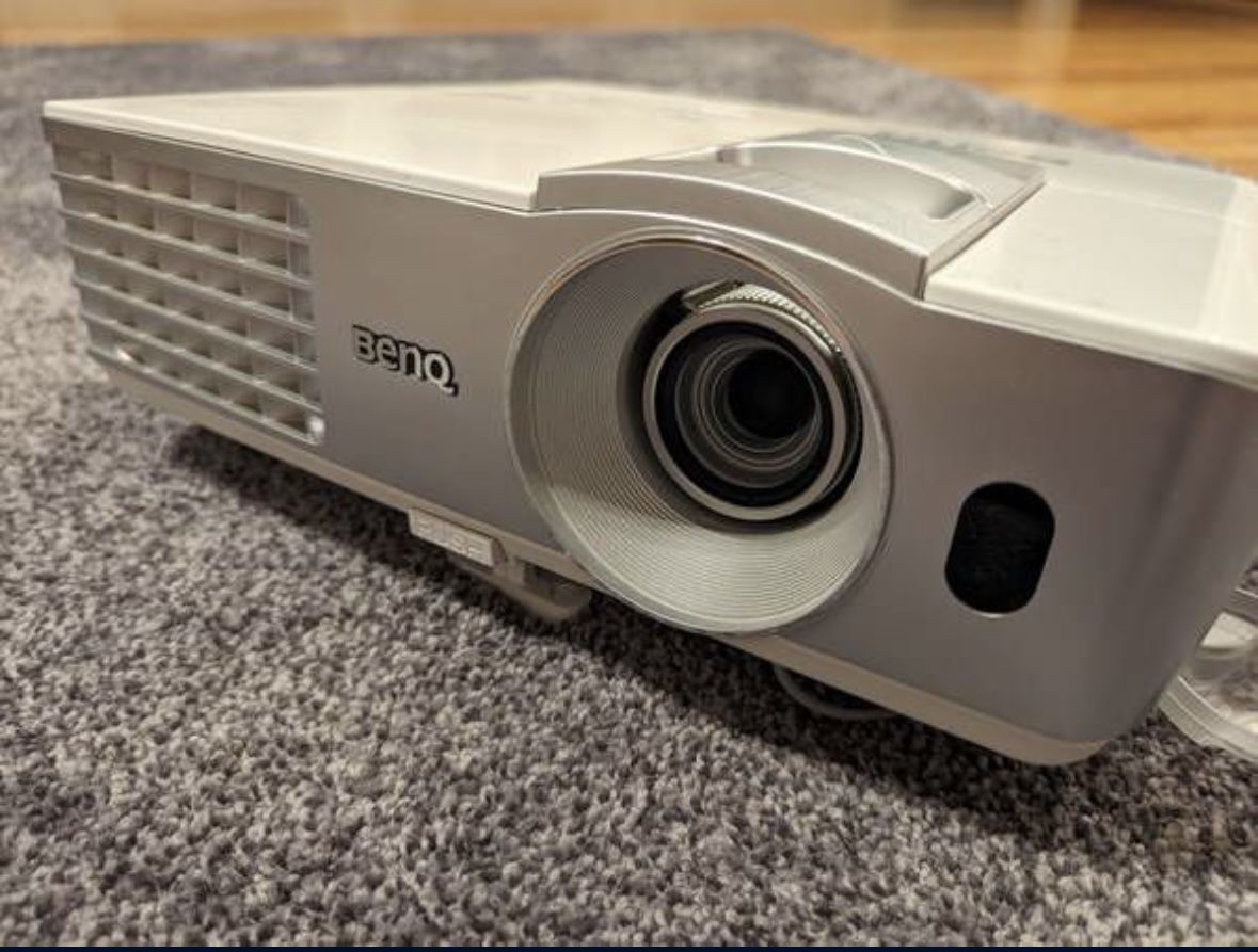 BenQ W1070 DLP 3D Projector With Spare Bulb