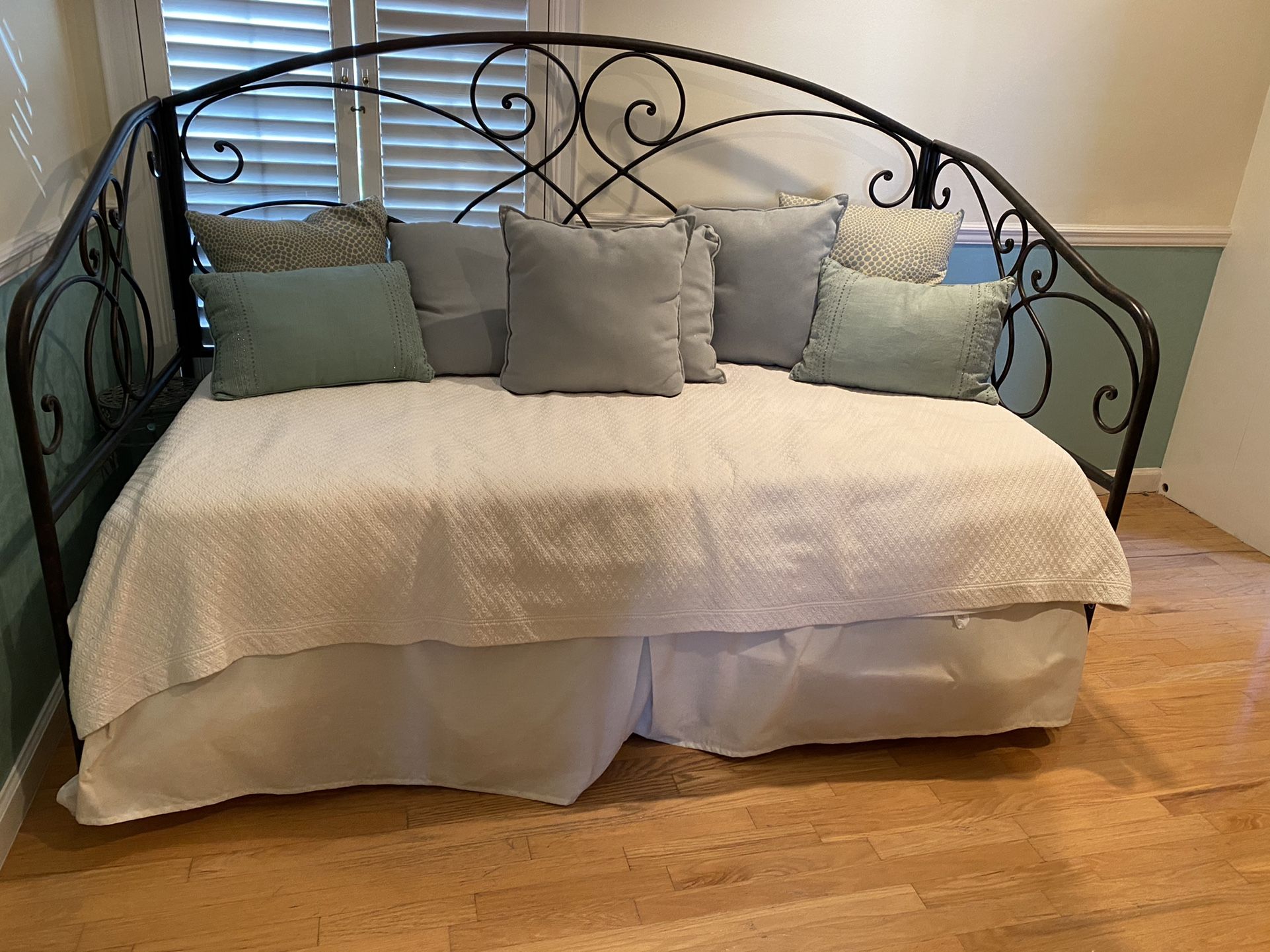 Pier One Daybed & Mattress