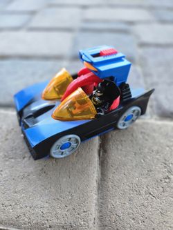  IMAGINEXT 6" DISC FIRING BATTERY LIGHT-UP BATMOBILE WITH DISCS 