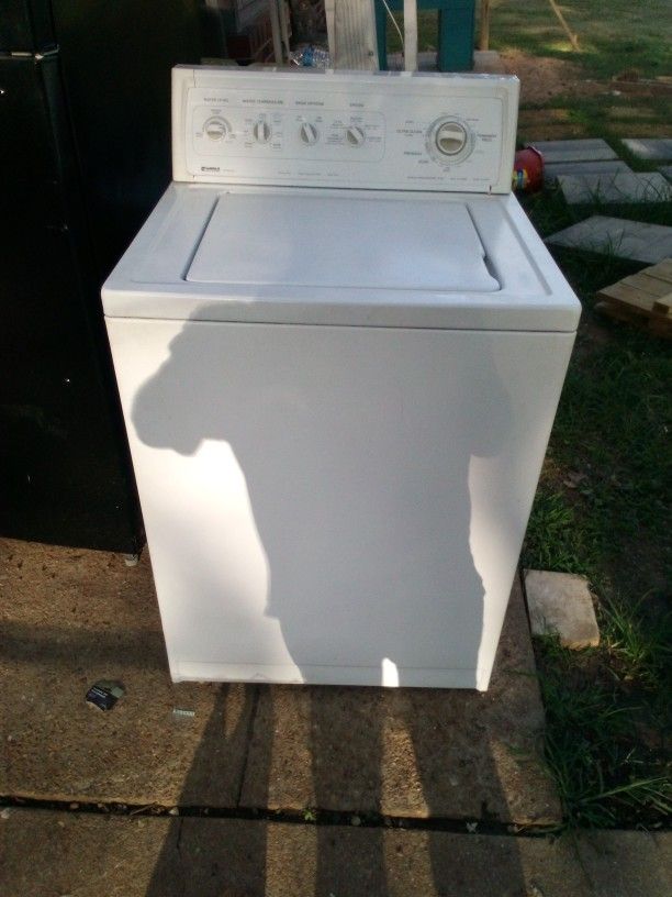 SUPER CAPACITY PLUS FULL FEATURE WASHER IN MINT CONDITION