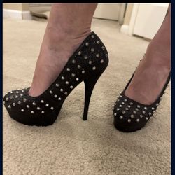 Size 6 /7.   Rue21.Heels        SHOES ONLY!!! 