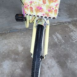 Beautiful 26" 3 Speed Beach Cruiser . Rode Twice.  This A 339 Dollar Bike 