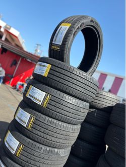 245/45/20 Vendo set de llantas Nueva con 50,000 millas de garantía