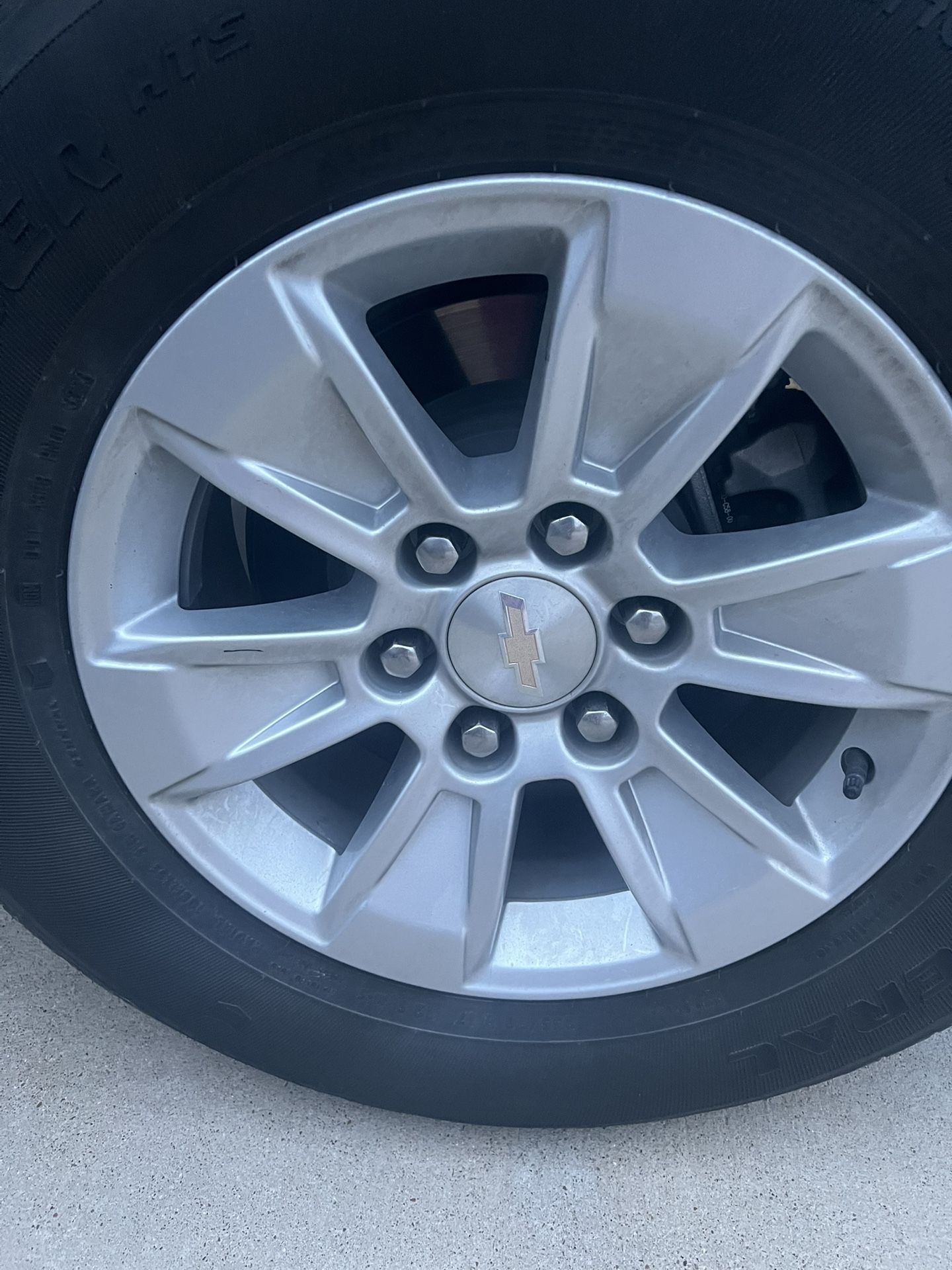 2024 Chevrolet Silverado OEM Rims w/ Tires 17in
