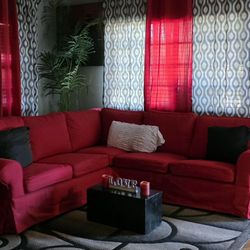 Beautiful Red Sectional Sofa Super Nice And Comfortable  Great Conditions No Damages/ Pet And Smoke Free 