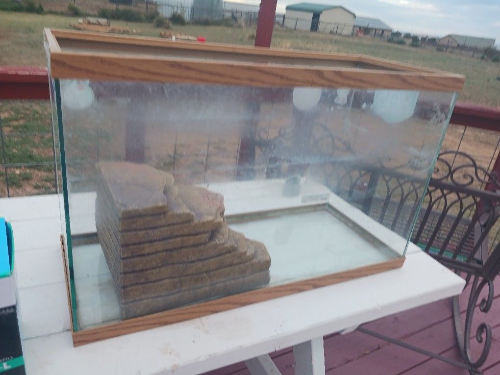 30 GALLON Aquarium w/ Brand  New Filter