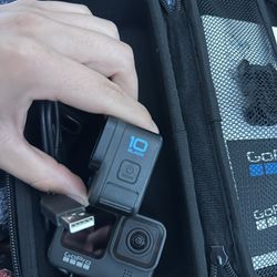 Go Pro Hero 9 + 10 (w/ Charger) 