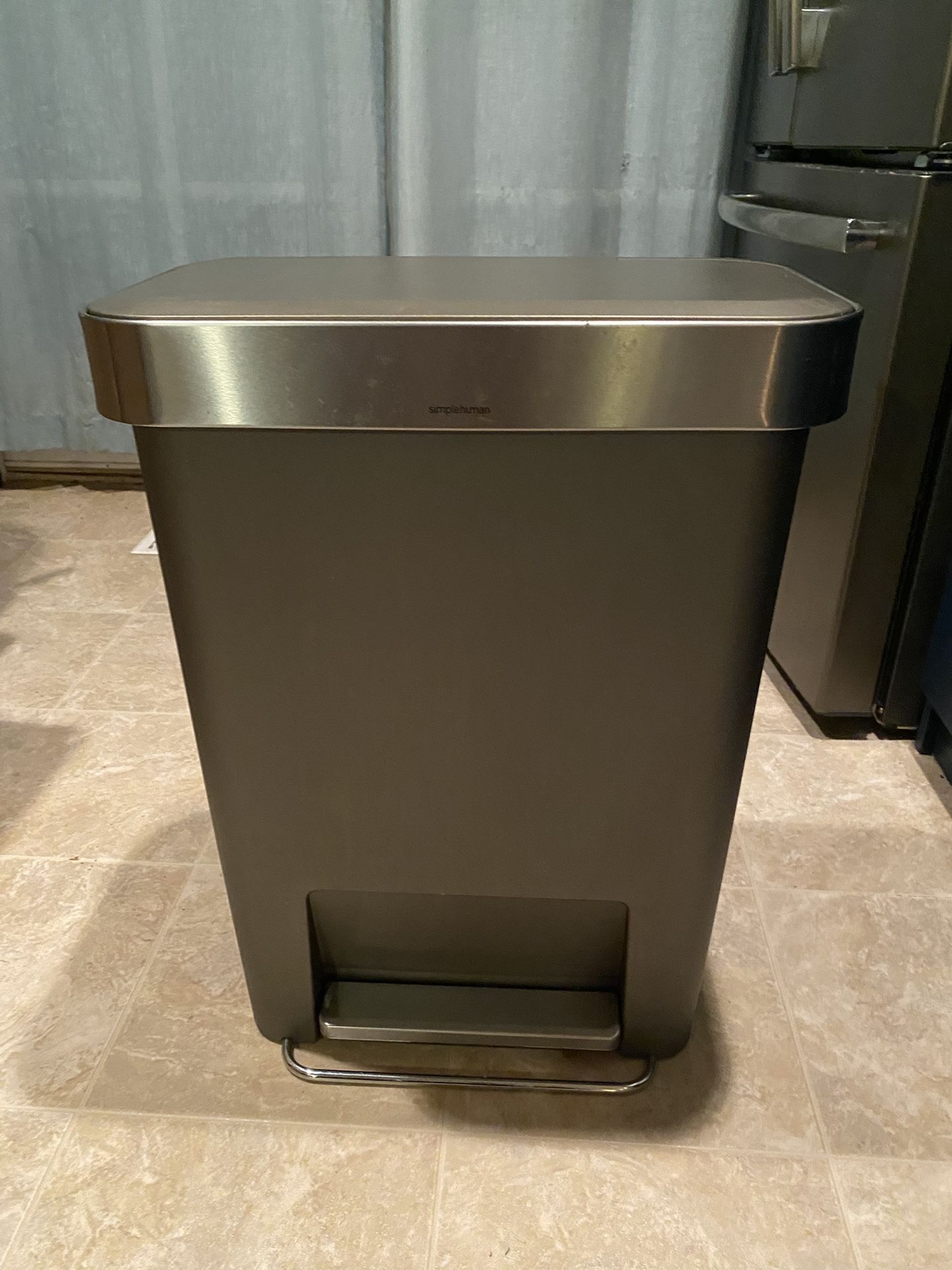 Large Capacity Simple Human Garbage Can - Pewter Color