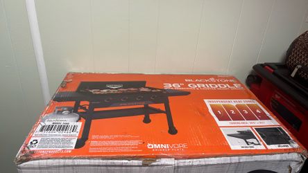 Blackstone  36  griddle with hardcover  &counter height shelves new on the box