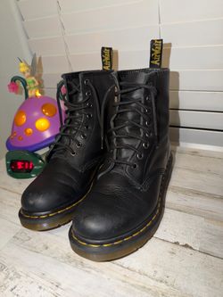 Dr. Martens 1460 8-Eye Black Leather Boots Women's US 7 UK 5 EU 38 Oil Resistant