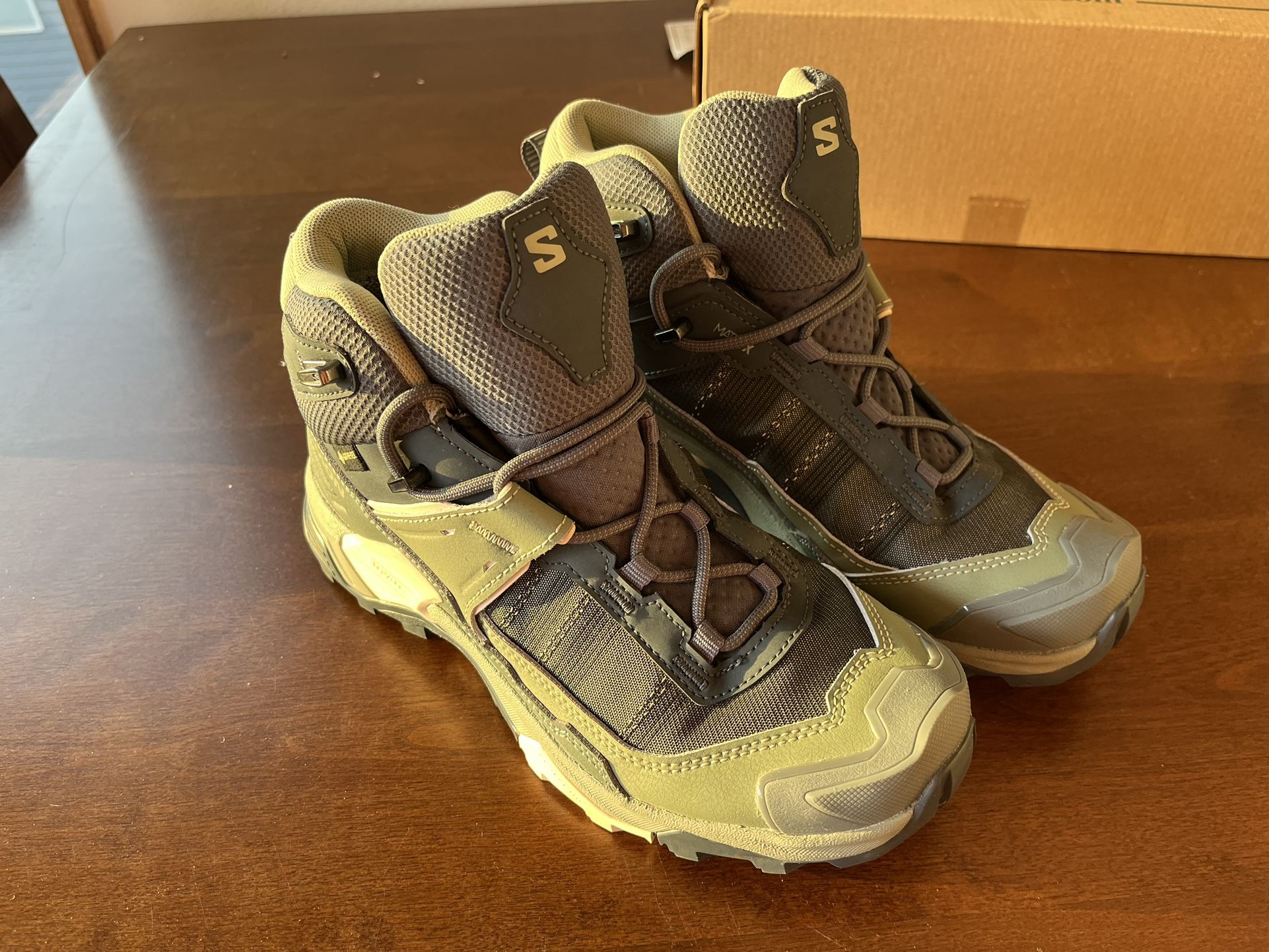 Women’s Salomon X ULTRA 5 MID GORE-TEX 6.5 Hiking Boots 2025