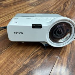 Epson PowerLite 400W 720p HD WXGA 3 LCD Projector