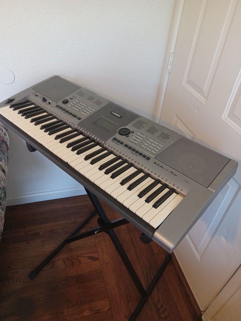 Yamaha YPT-400 PIANO KEYBOARD