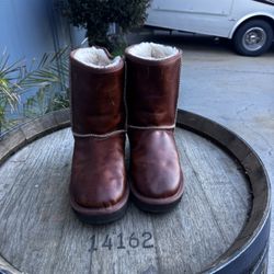 Men’s UGG short leather boot