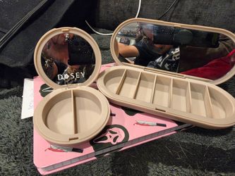 Dosey matching Mitrror/pill compact set