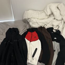 4 Nike Tech Fleeces