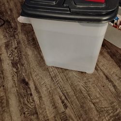 Storage Container $10 Holds 40lbs 