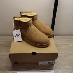 Uggs Ultra Mini Chestnut Color Size 9 Women’s
