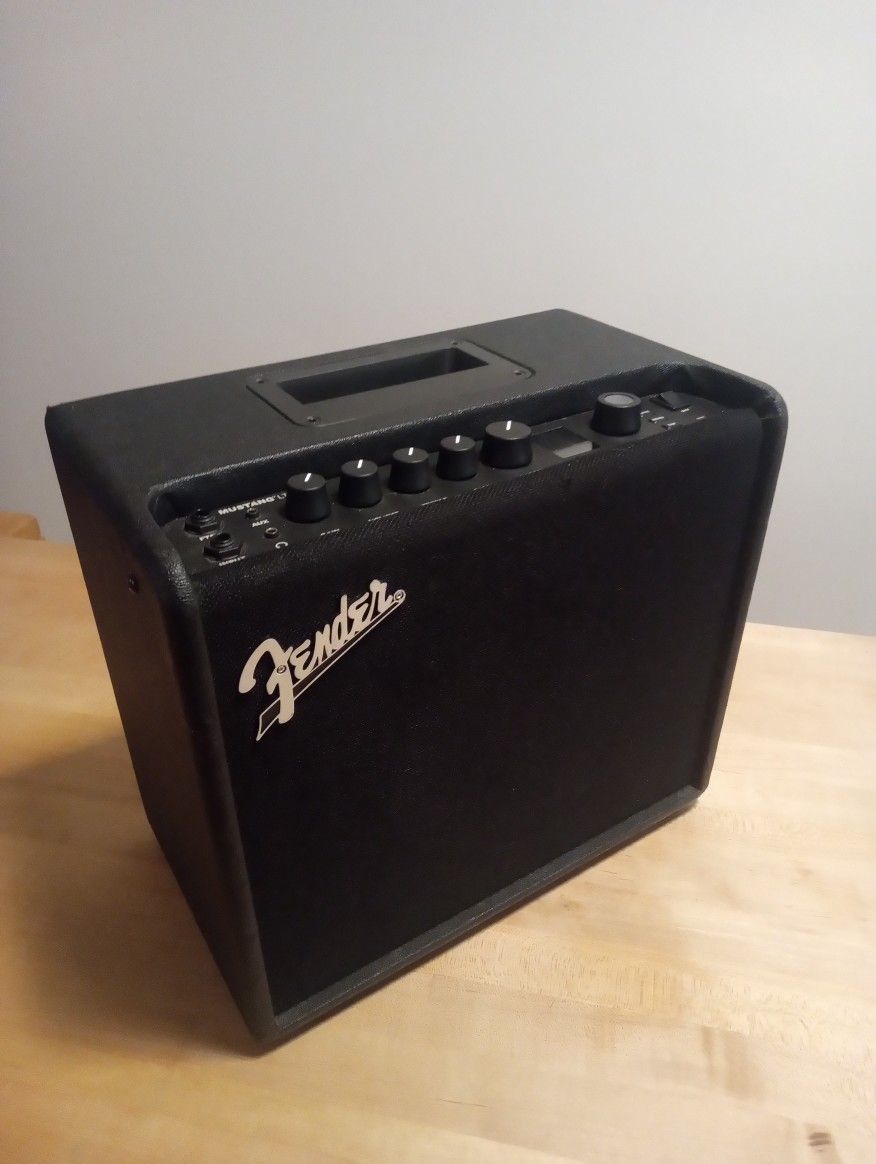 Fender Mustang LT25 Practice Amp