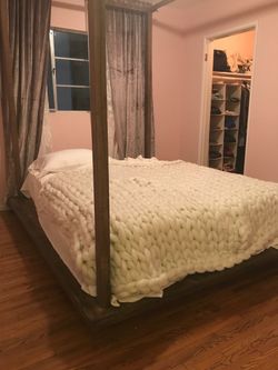 Canopy bed