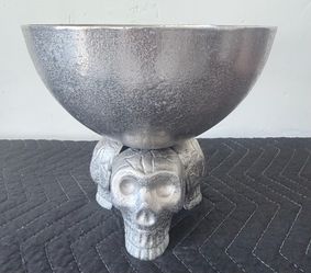 Metal Skull Tripod Bowl - Gothic/Dia de los Muertos Décor