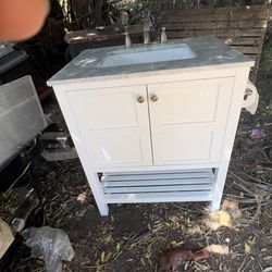 Bathroom vanity sink