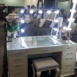 BLACK FRIDAY SALE!!! LED Vanity Set With Padded Stool Included