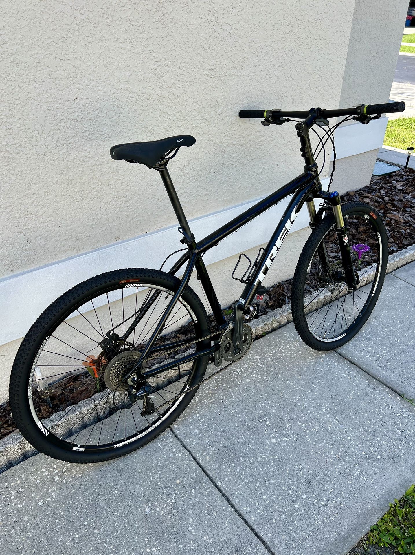TREK Mountain Bike 29x2.20" - 2017 (Frame Size 19 - Rider Height 5’9” / 6’2”)