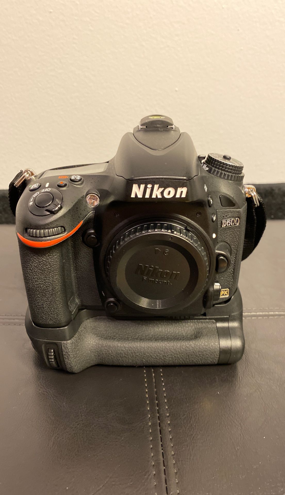 Nikon D600 DSLR, mint condition