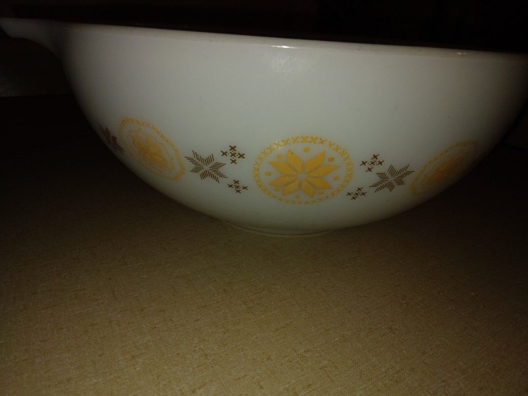 Vintage Pyrex Town And Country Cinderella  Bowl 404