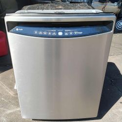 Excellent Condition! Stainless Steel G.E. Under-The Counter Dishwasher!