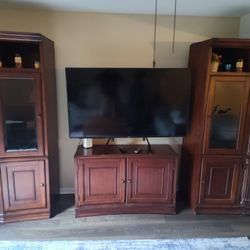 Hardwood Entertainment Cnter