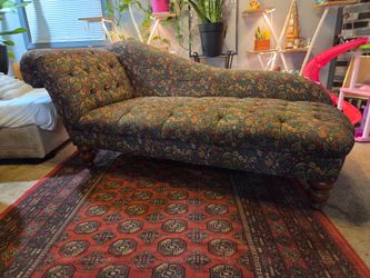 Chaise lounge with floral print, very comfortable!