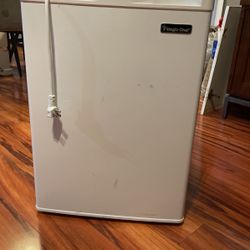 Magic Chef Mini fridge 