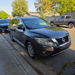 2013  Nissan Pathfinder Sl 