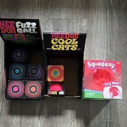NEEDOH FUZZ BALL | Squish Stress Ball & Cat / Color change / Squish strawberry 