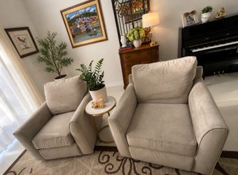 ✨Kevin Charles Accent Chairs – Delivery Available🚛