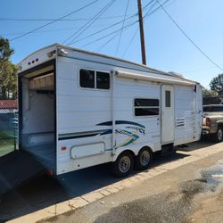 2002 Tail-Gater TOY HAULER