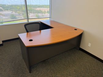 NEW CONDITION * OFFICE CUBICLES / OFFICE DESKS AND OFFICE CHAIRS