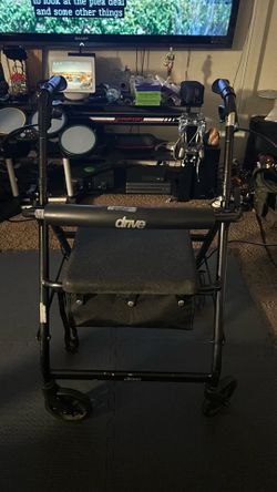 Drive Medical Aluminum Rollator Walker, Padded Seat, 6-Inch Wheels, Black