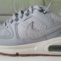 AirMax Command Premium Wolf Grey "size 8 Women"