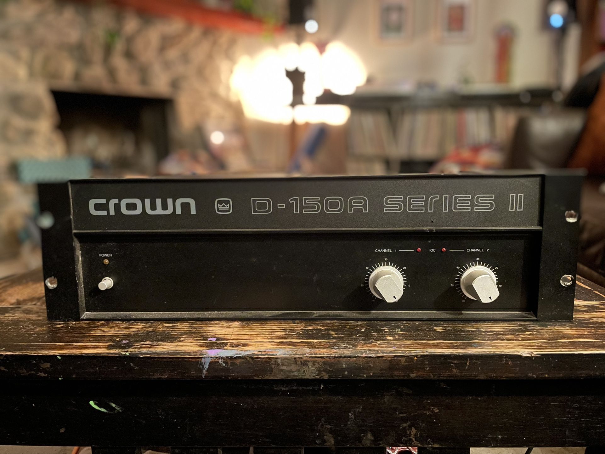 Crown D-150a Series II amplifier