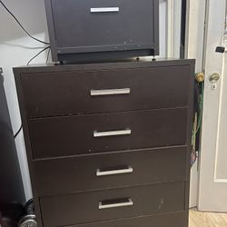 Dresser With 2 Night Stands 