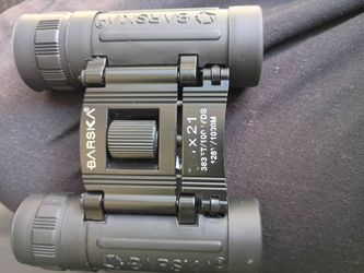 BARSKA BINOCULARS W CARRYING CASE