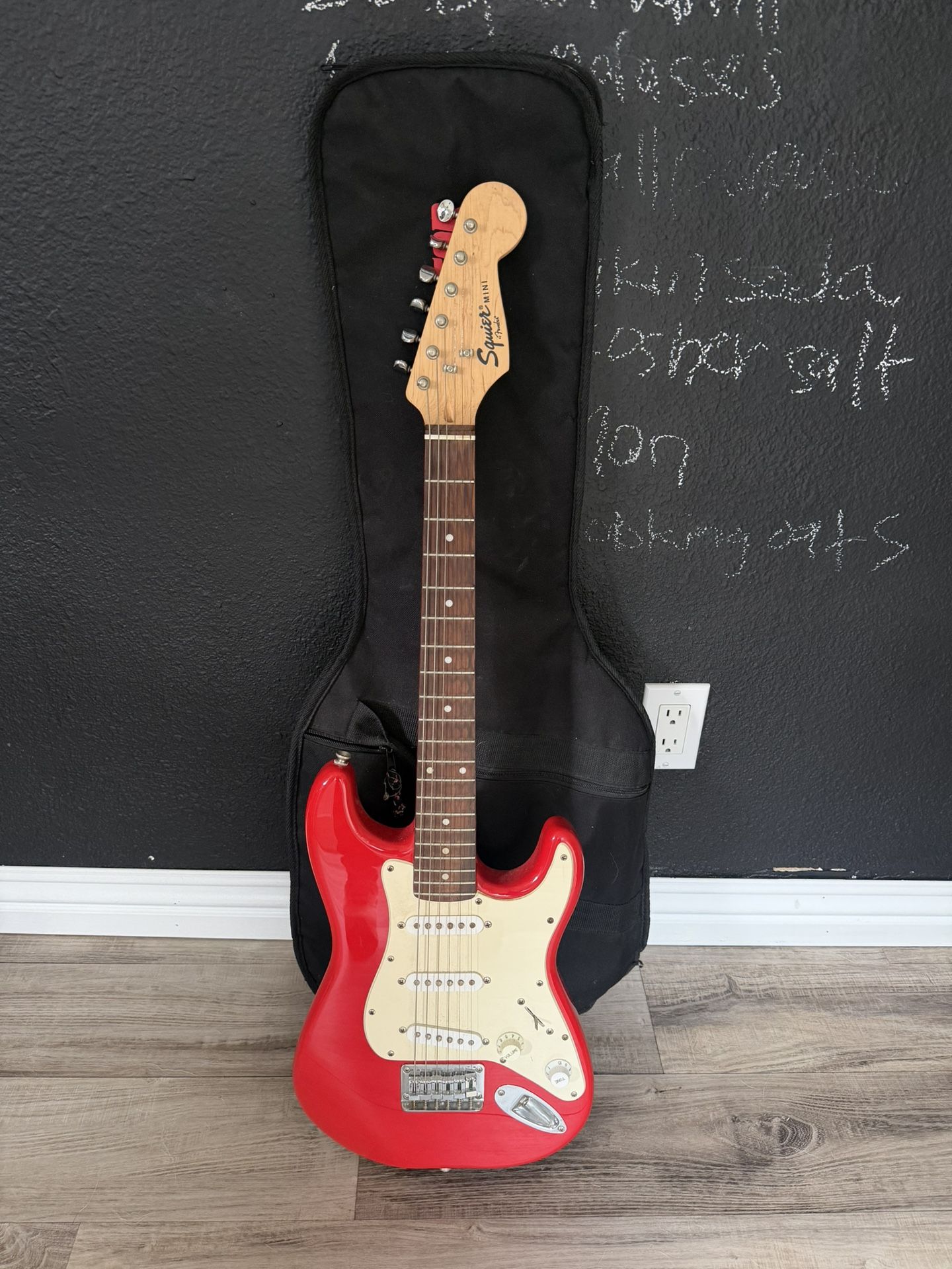 FENDER SQUIER MINI Electric Guitar & Crate GTD15 Guitar Combo Amp