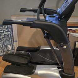 TRUE ES700 ELLIPTICAL