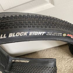 Kenda Small Block 8, Folding, DTC, 120TPI, Black. 700x35c and 700x32c