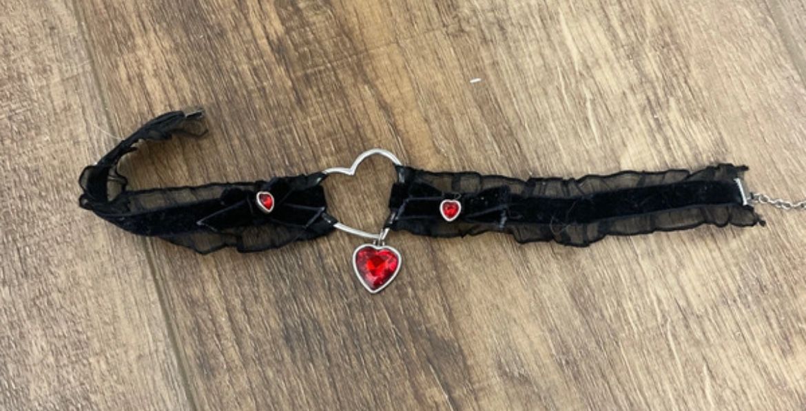 Alt Goth Red Heart Lace Choker