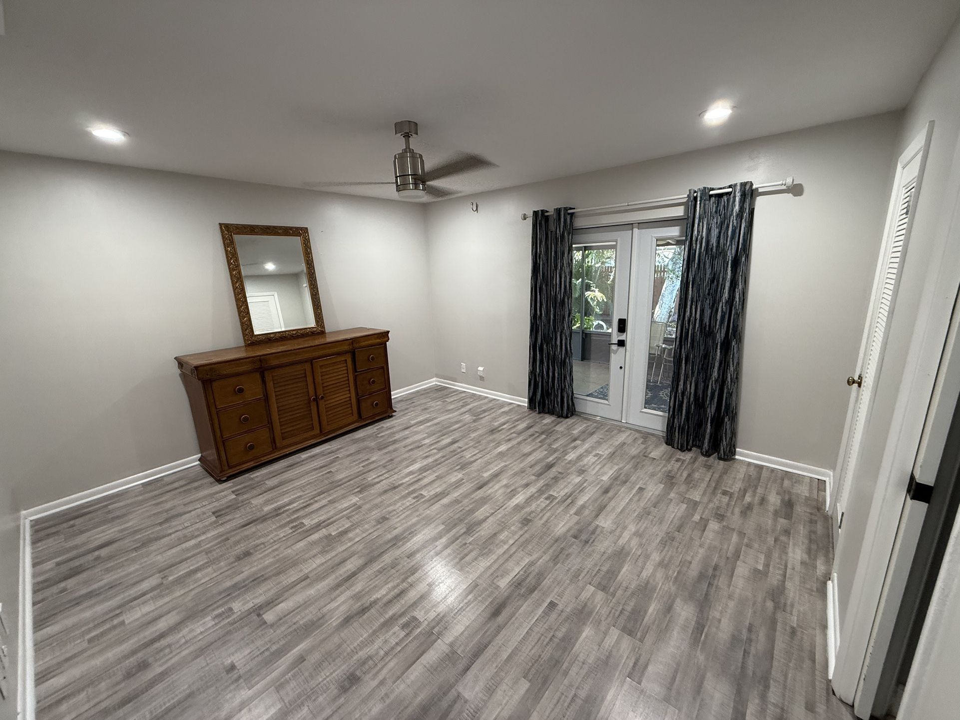 Full Size Dresser With Matching Mirror And headboard