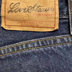 Levi Strauss Jeans Relaxed Fit Size 6 $40